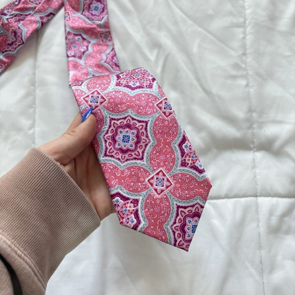 NWT Geoffrey Beene 100% Silk Tie Pink Paisley Floral Quiet Luxury Designer‎